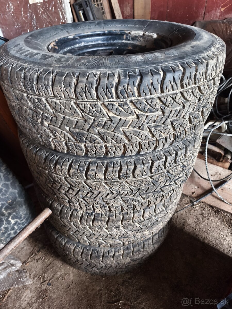 Pneu Vranik s diskamy 6x139,7
