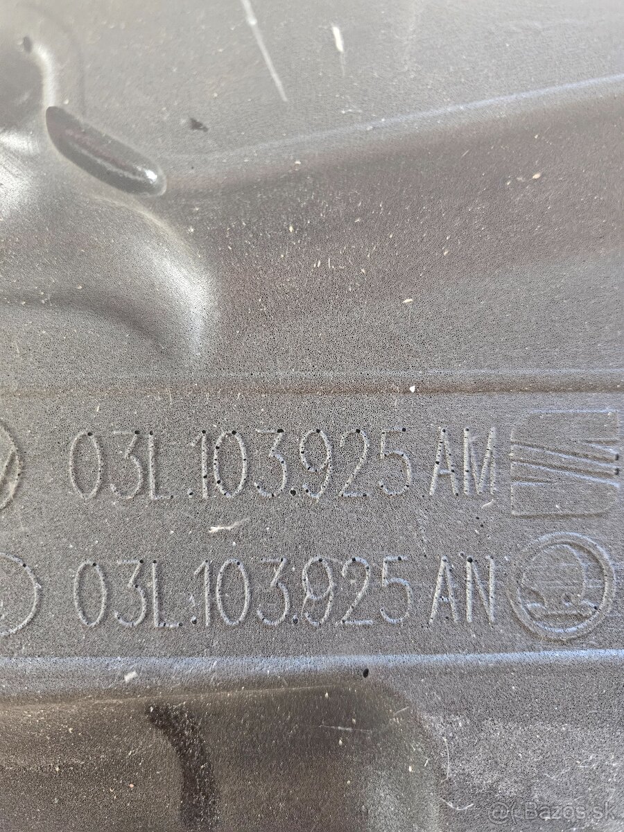 03L103925AM kryt motora VW