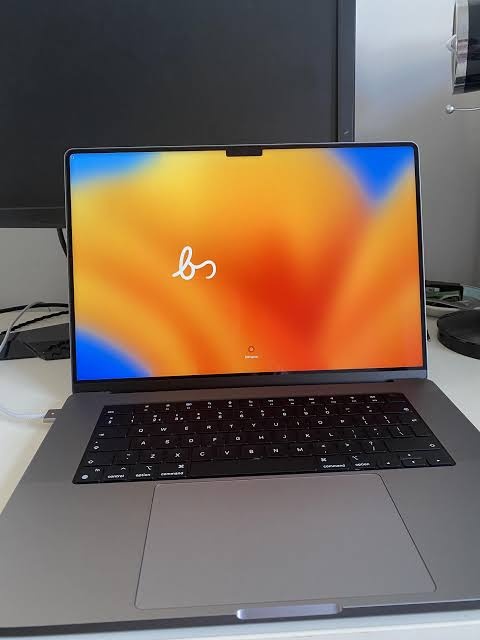 Apple MacBook Pro 16" / M2 Pro / 32GB / 1TB (2023)