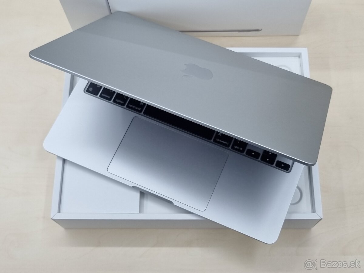 MacBook Air 13" (M2 8C+8C, 2022) 8+256GB, strieborný