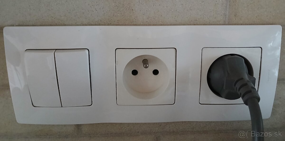 Zásuvky a vypínače