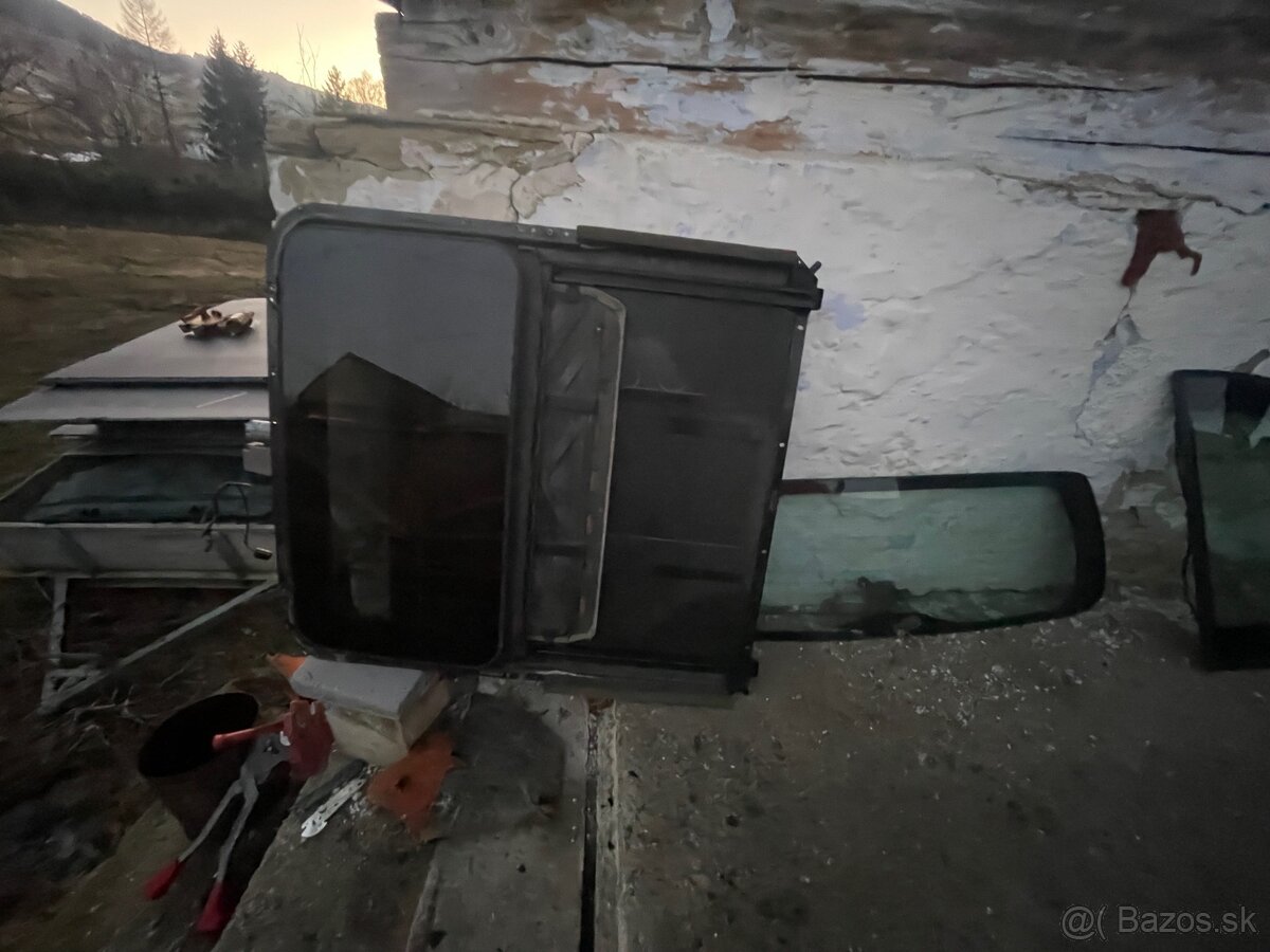 Predám strešné okno na Opel astra 2005