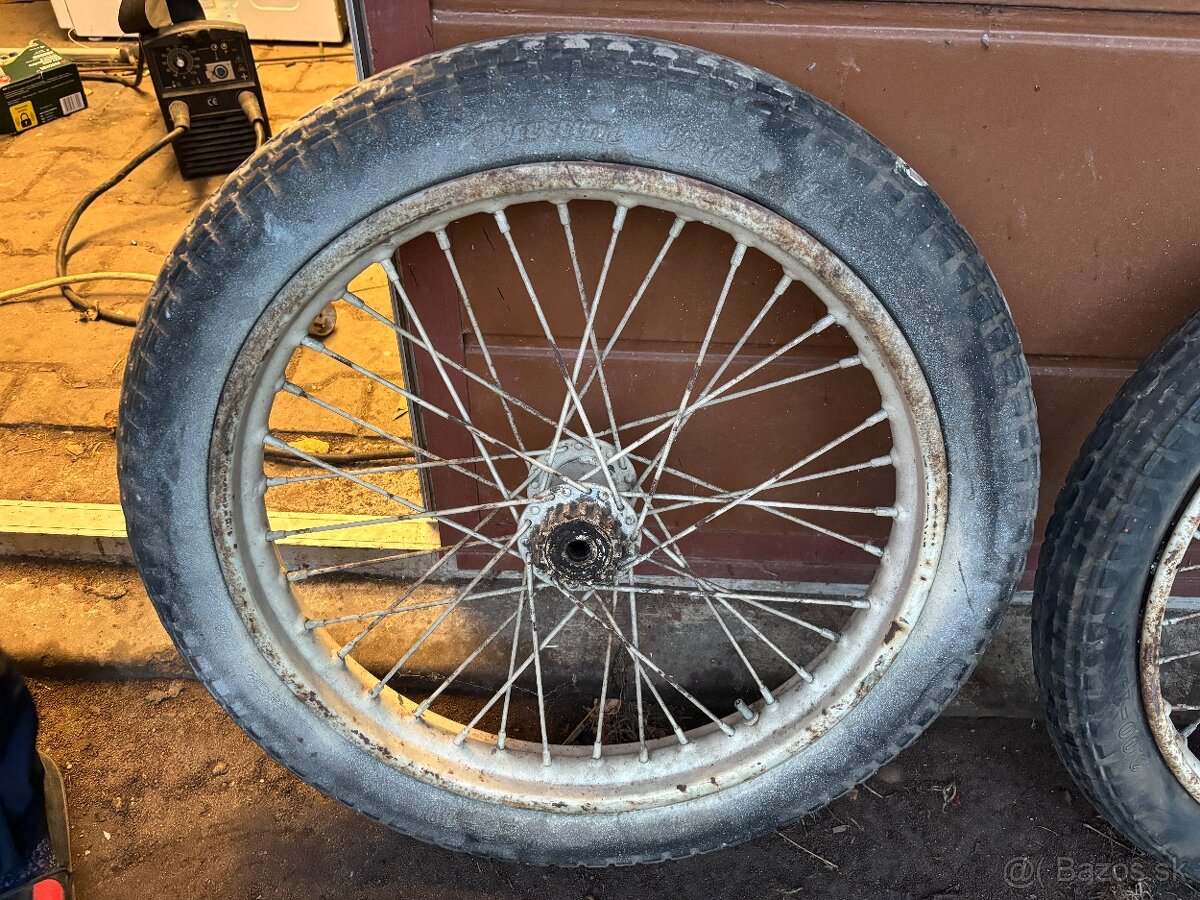 Kolesá JAWA 250 Perák