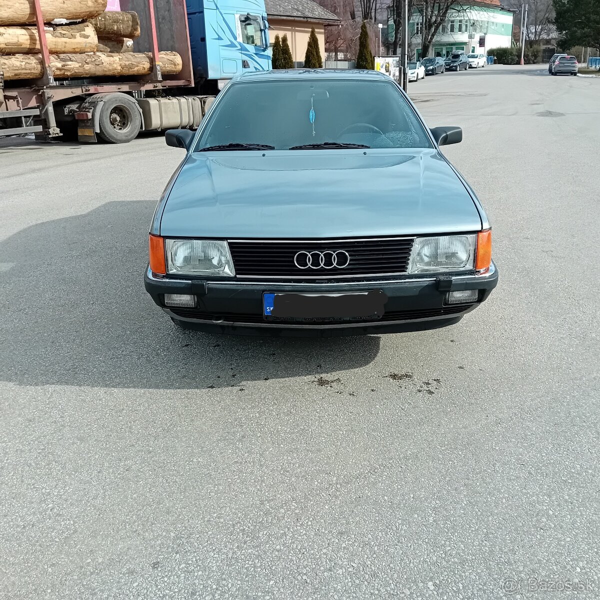 Audi 100 cigáro
