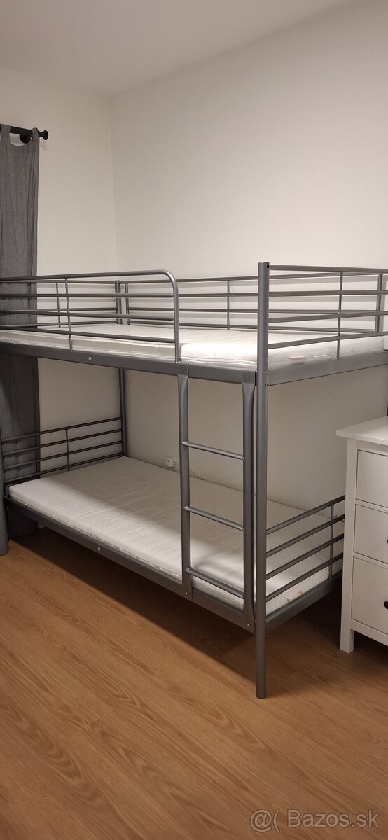 Poschodová posteľ