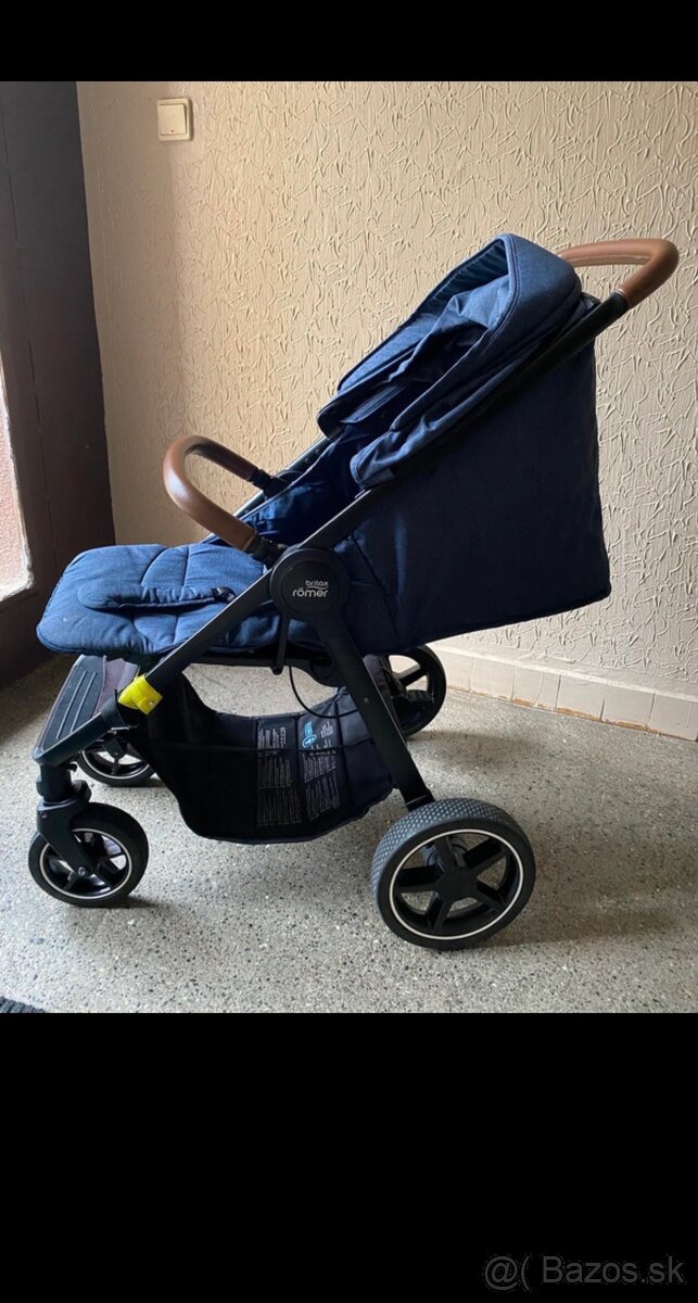 Predám športový kočar Britax