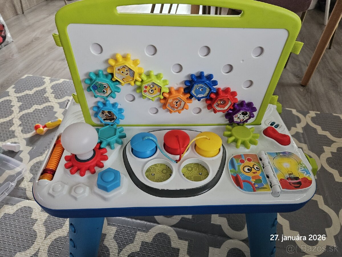 Hrací stolík baby einstein