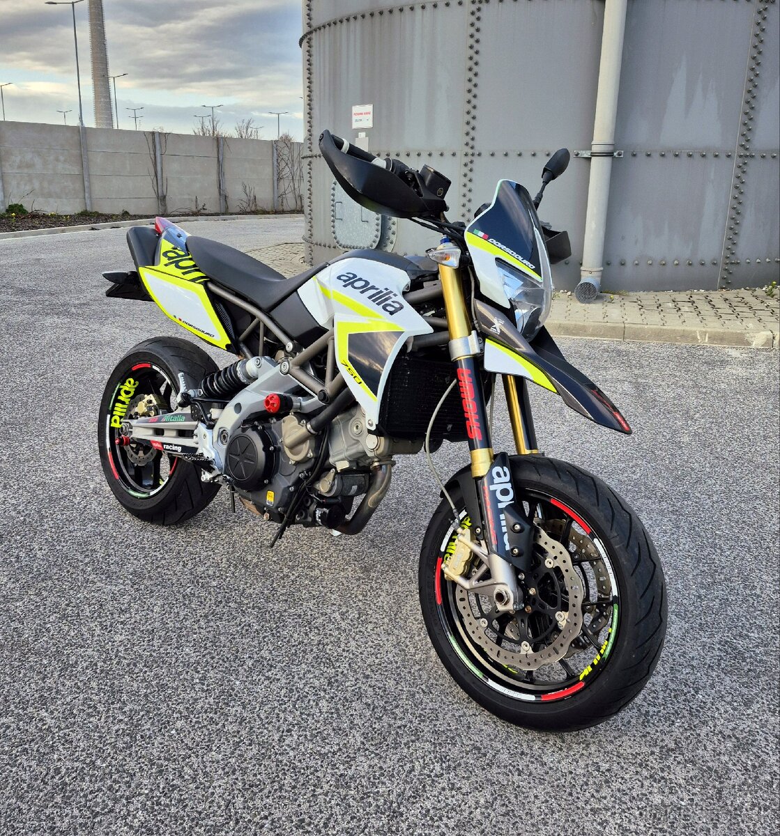 Aprilia Dorsoduro 750