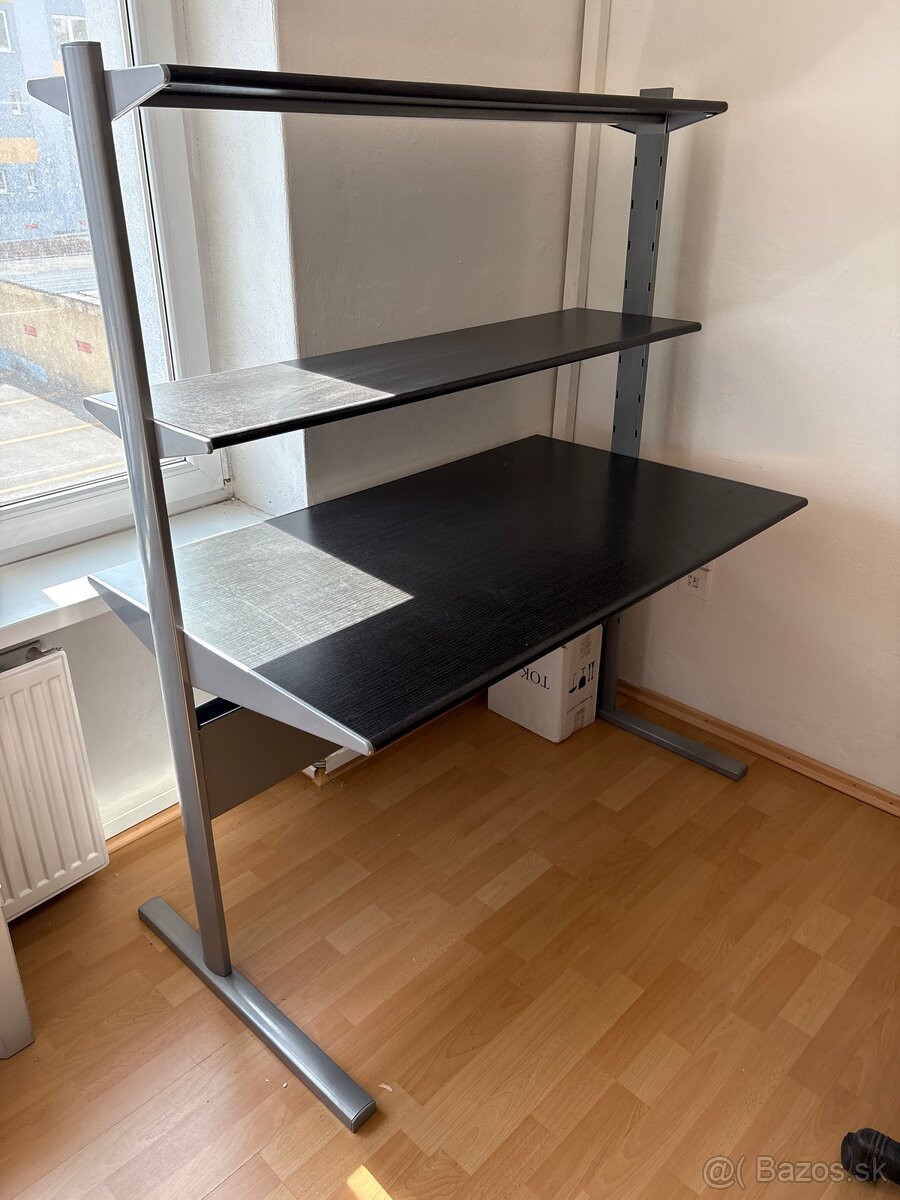 Výškovo nastaviyeľný pracovný stôl