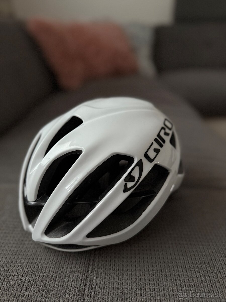 Cyklistická prilba GIRO