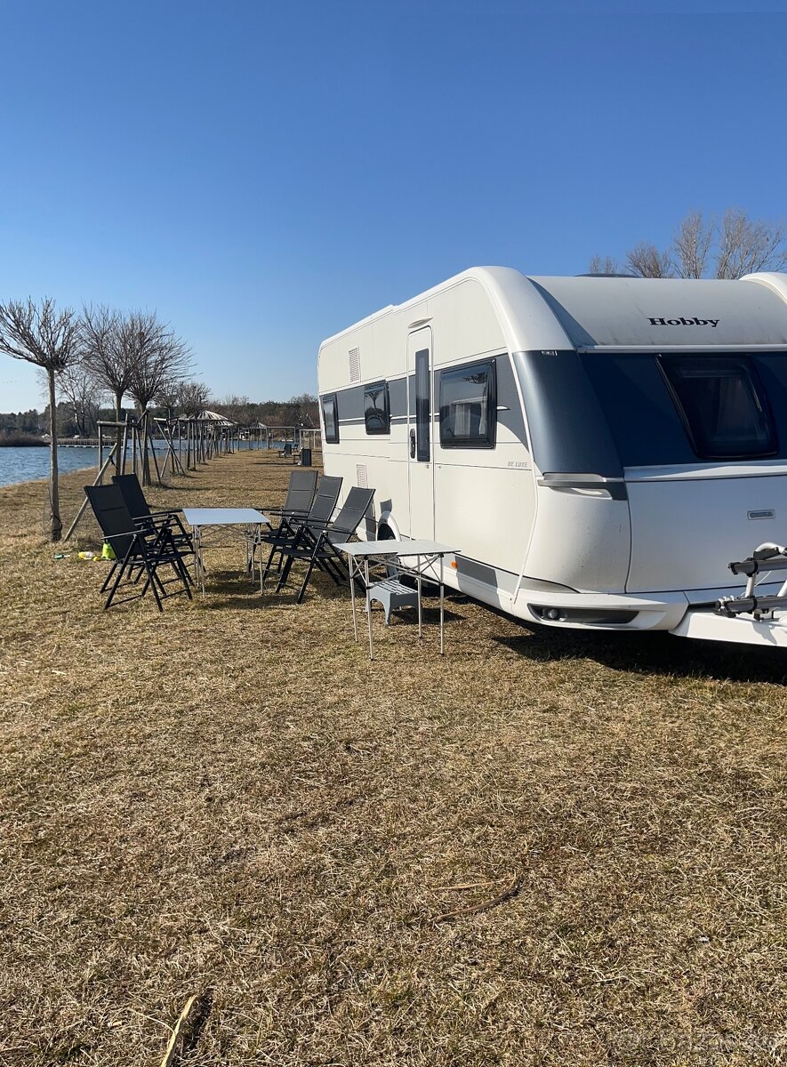 Prenájom karavanu Hobby De Luxe 545 kmf pre 6 ludi
