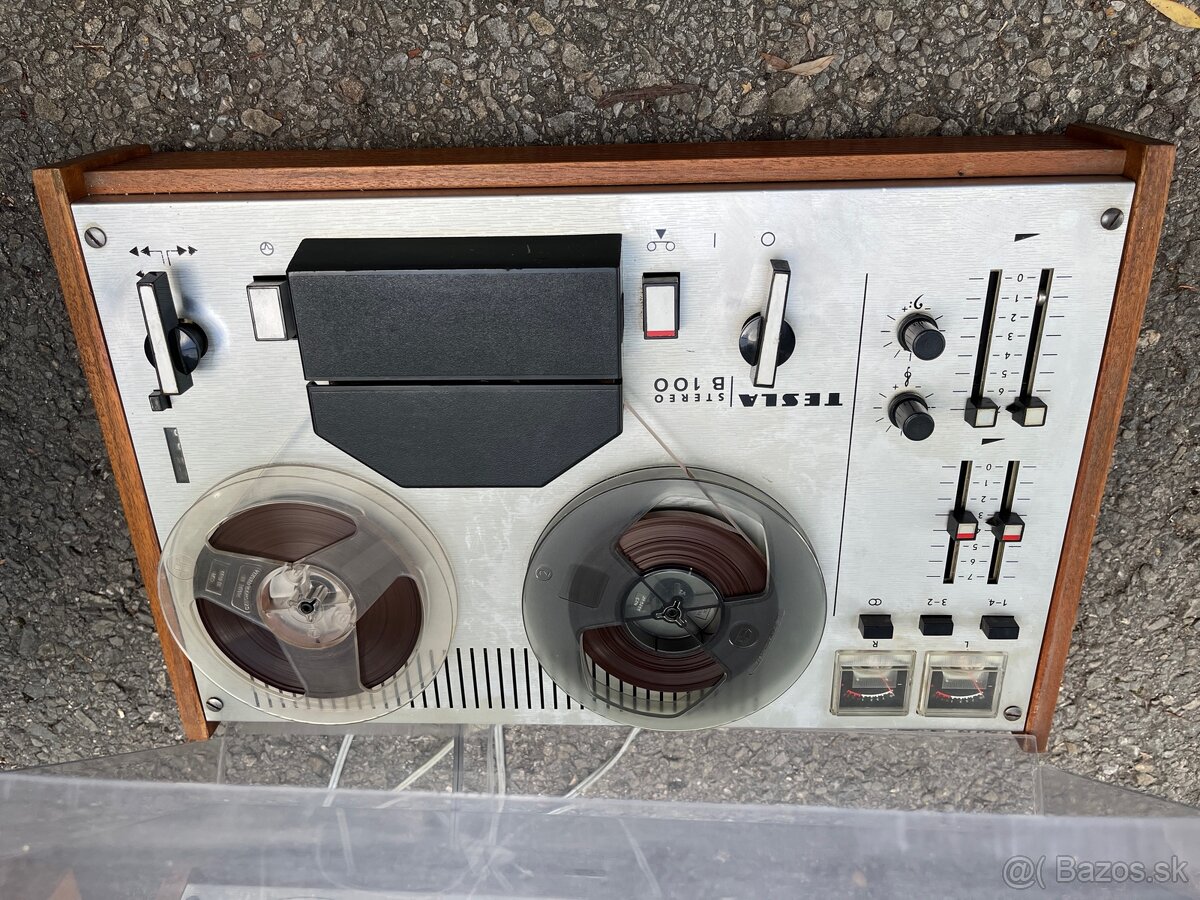 Retro kotúčovy magnetofon Tesla b100