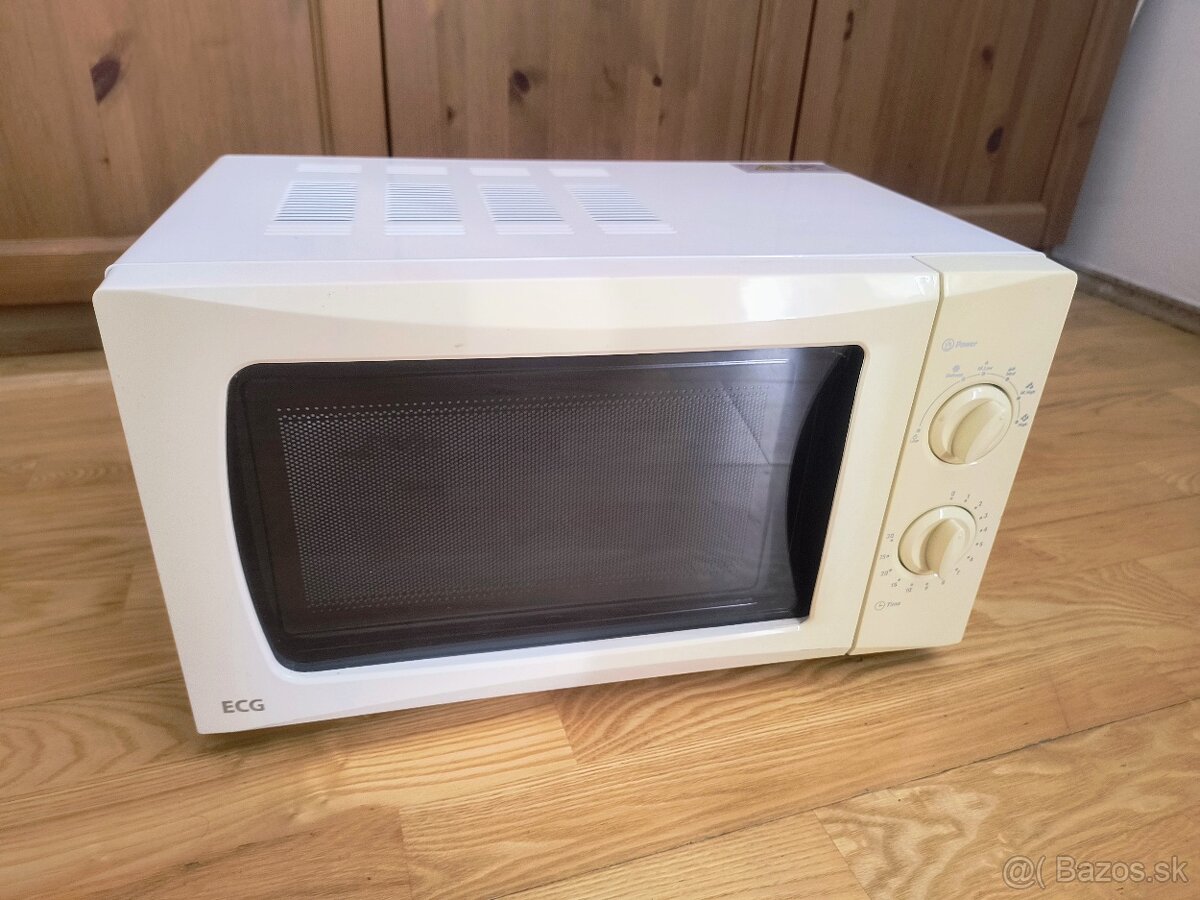 Mikrovlnná rúra ECG MTM 1701 B 700 W