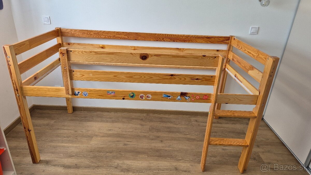 Detská vyvýšená posteľ so šmýkačkou 90x200cm