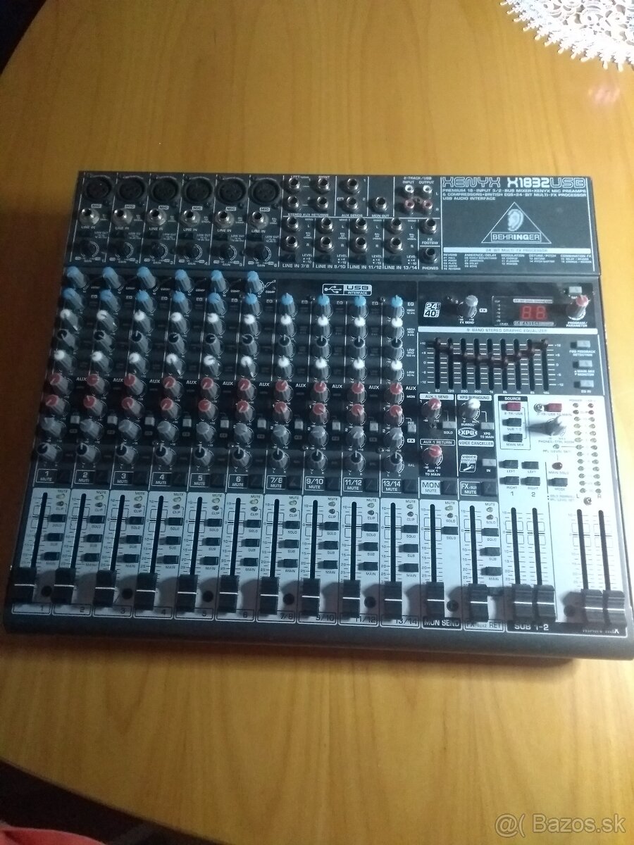 Behringer XENYX X 1832 USB Analógový mixpult