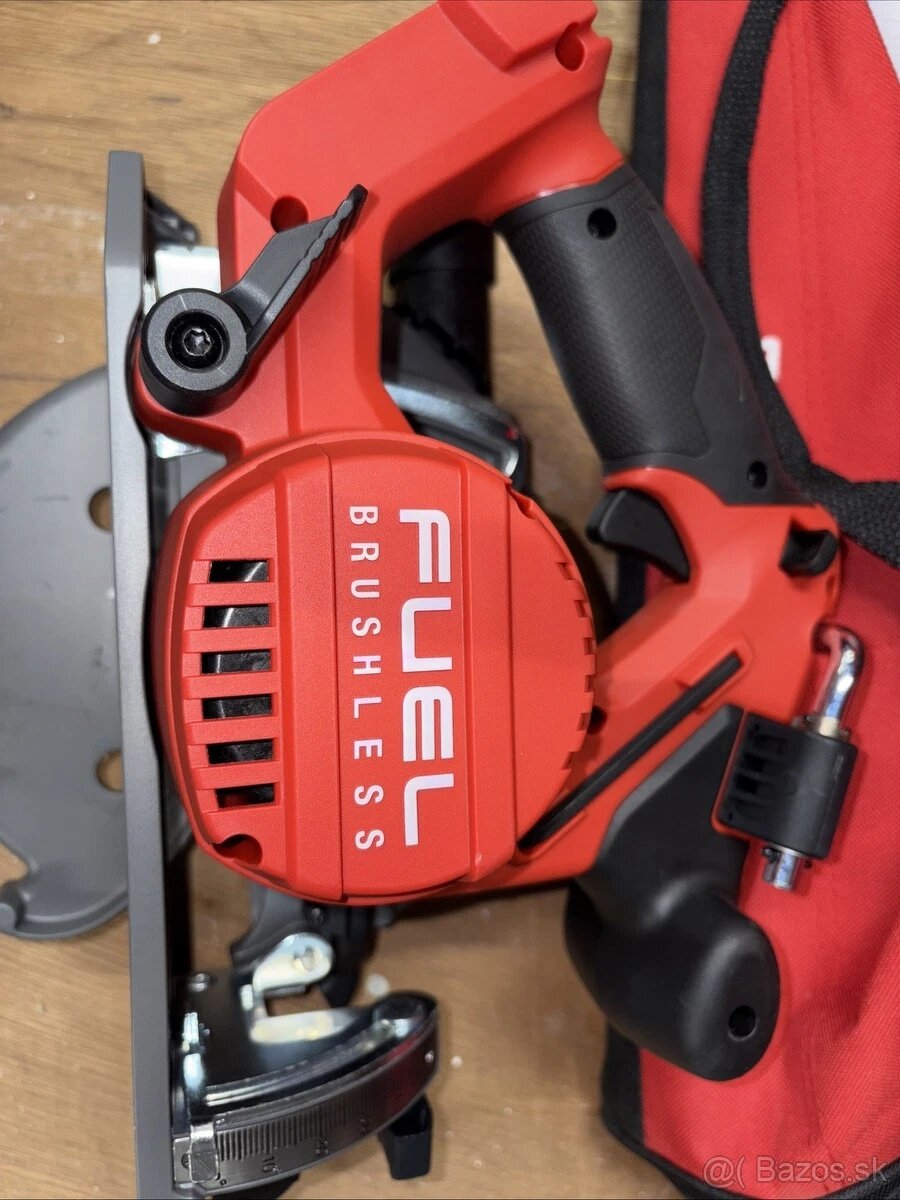 Aku okružní pila MILWAUKEE M18 CCS55