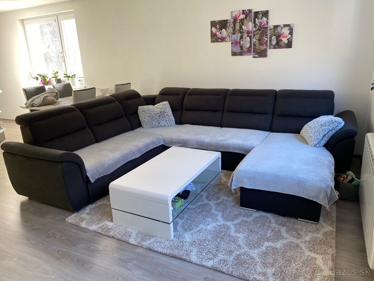 Veľký priestranný gauč
