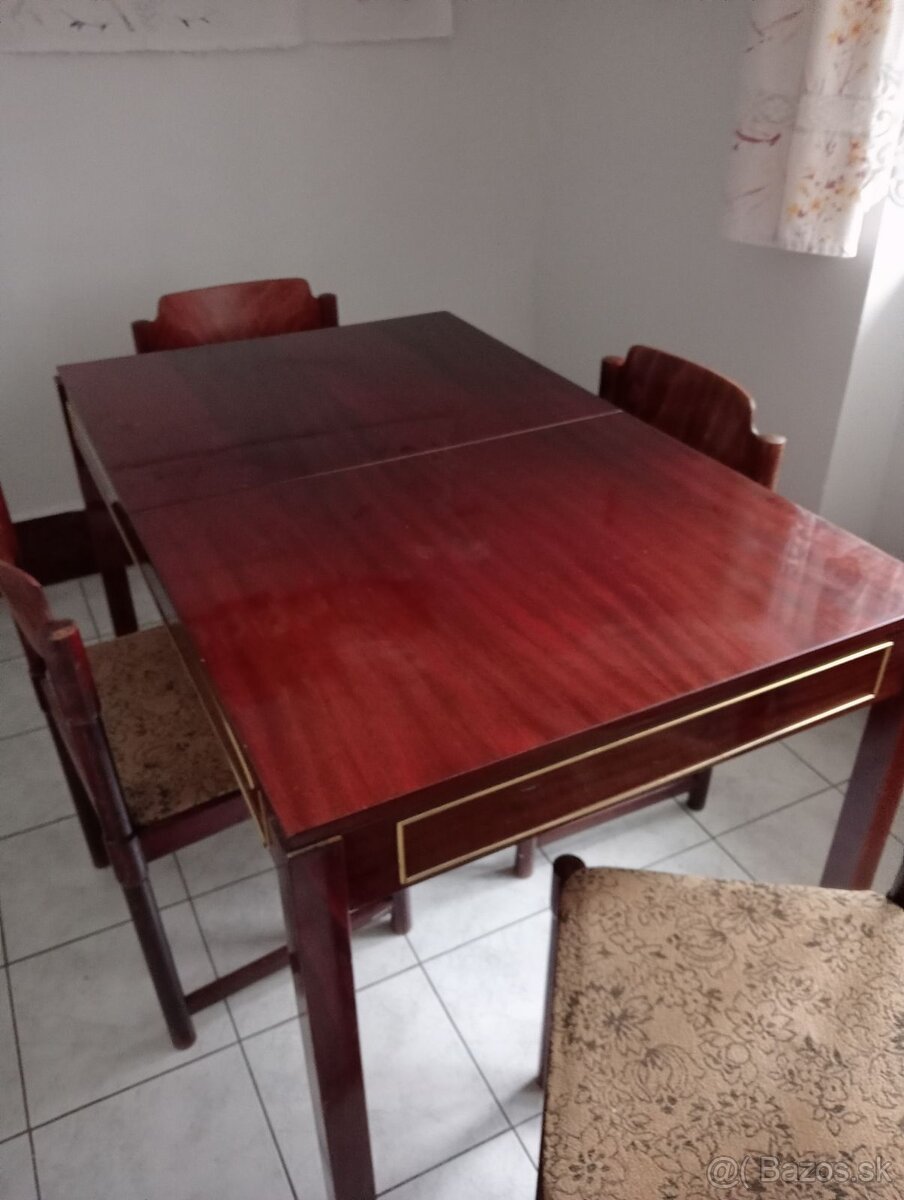 Predám retro jedálenský stôl so 4 stoličkami