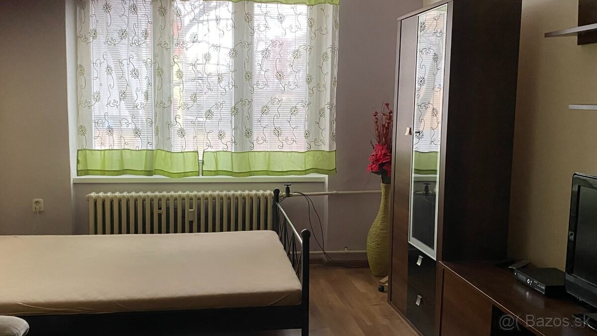 Hľadáme spolubývajúcu (žena)