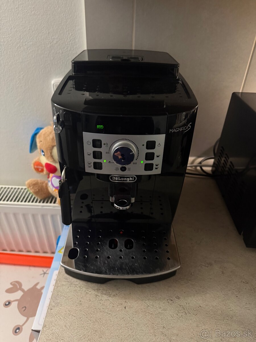 Kávovar delonghi magnificaS