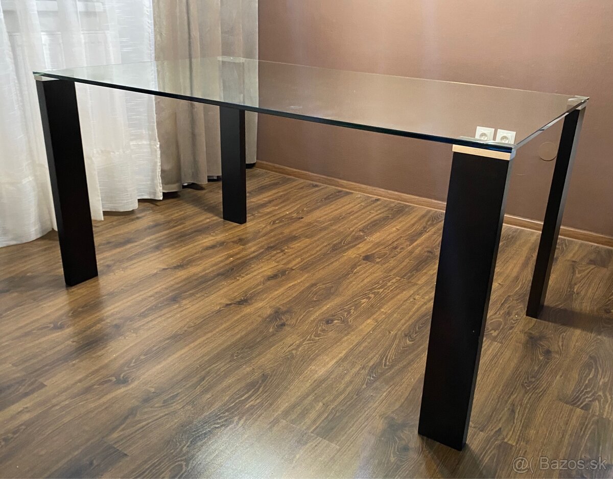 Skleneny jedalensky stôl 90x150