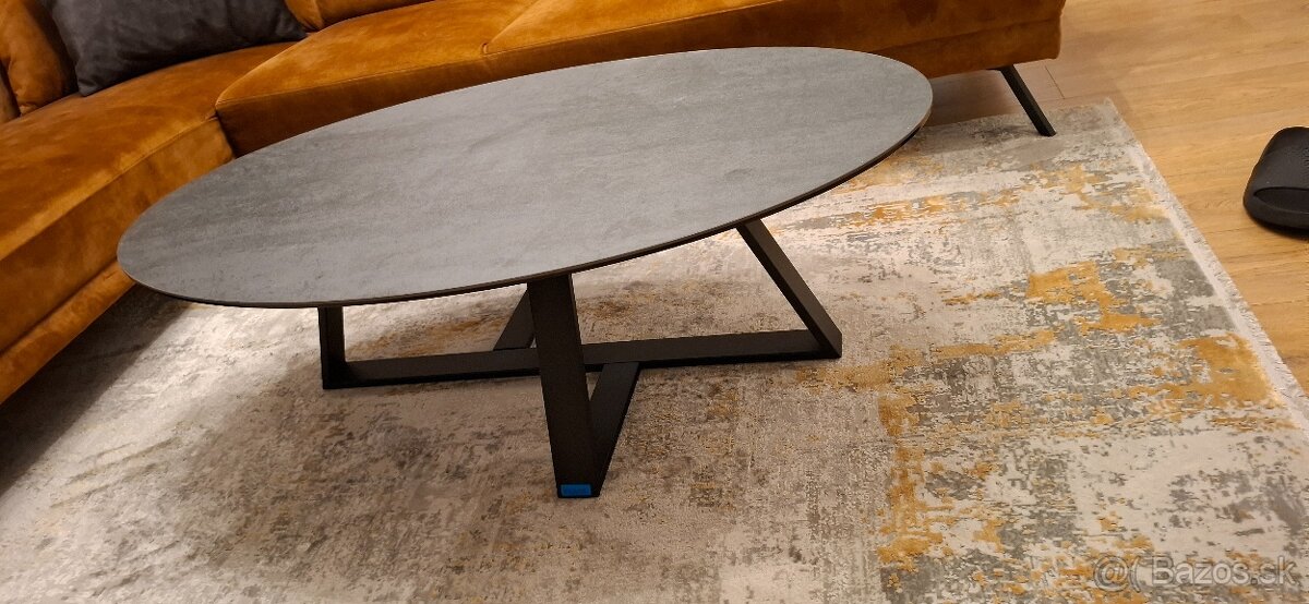 Miderný konferenčný stolík