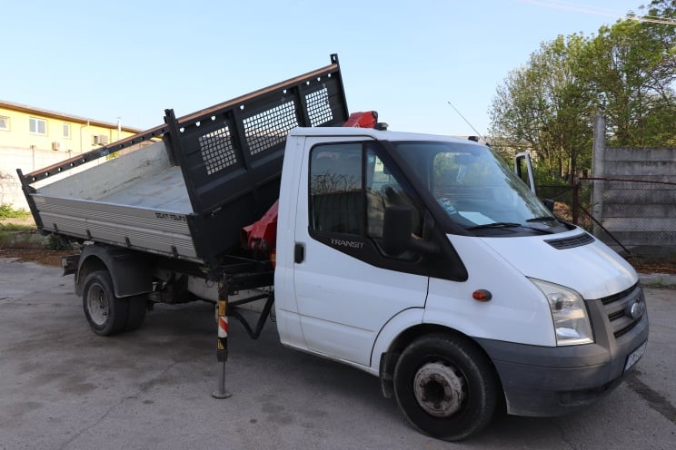 autodoprava vyklapačom s hydraulickou rukou