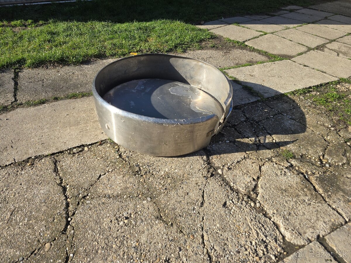 Kryt rezervy Nissan Patrol