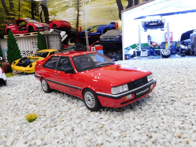 model auta Audi 80 / 80 GT Coupe červená  Otto mobile 1:18