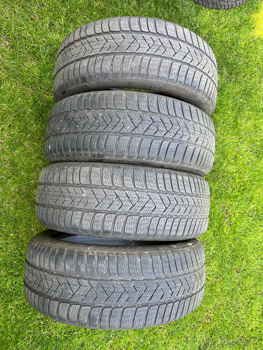 Zimne pneu 215/50 R18 Pirelli