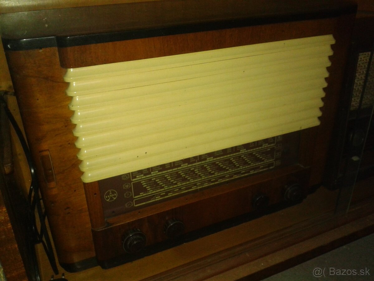 Predám historické rádio Tesla 612A