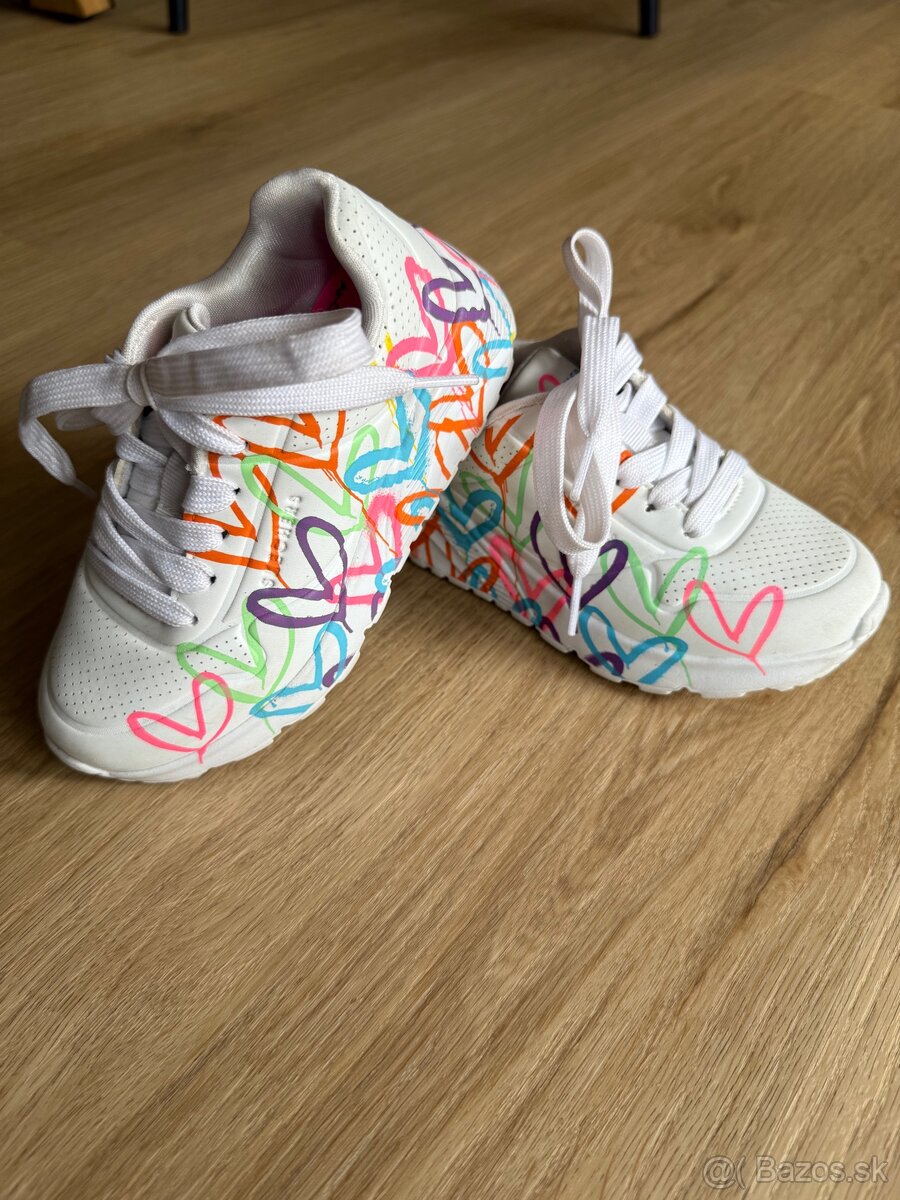 Detské Skechers srdiečkové veľkosť 27