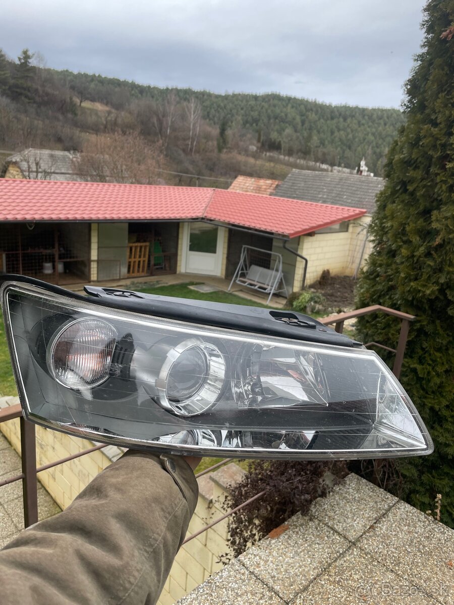 Predám predné svetlo Hyundai Sonata