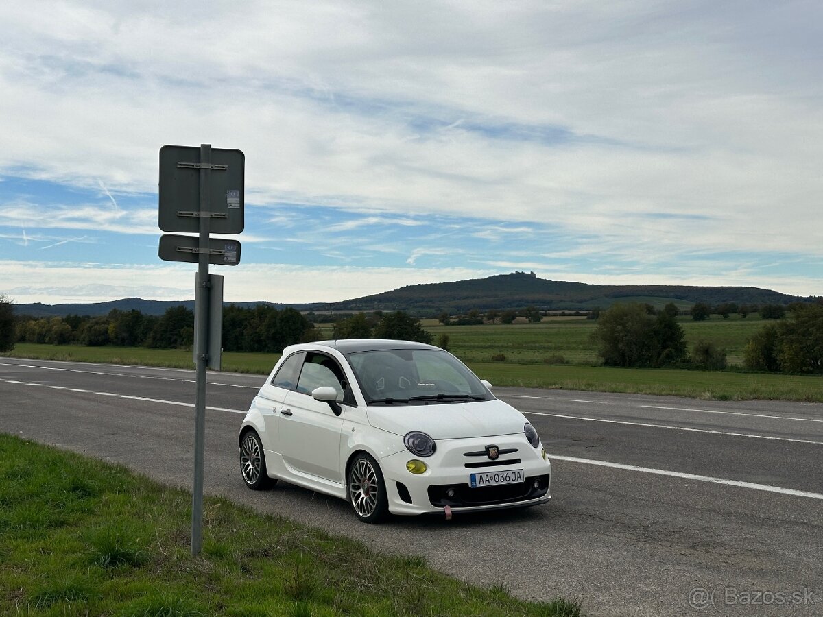 Abarth 500 1,4 TURBO, Xenon, Carplay, PANO, AAC, Perleť