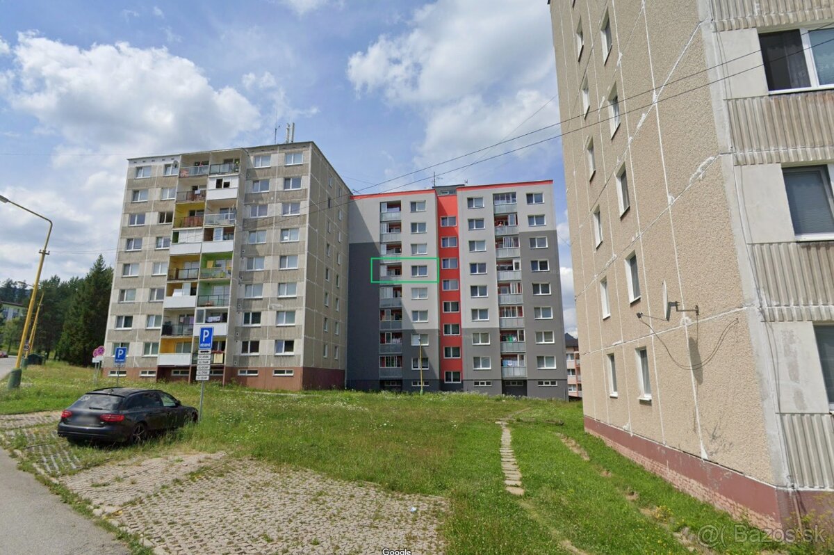 Veľký 3-izbový byt s presklenou loggiou v Prakovciach