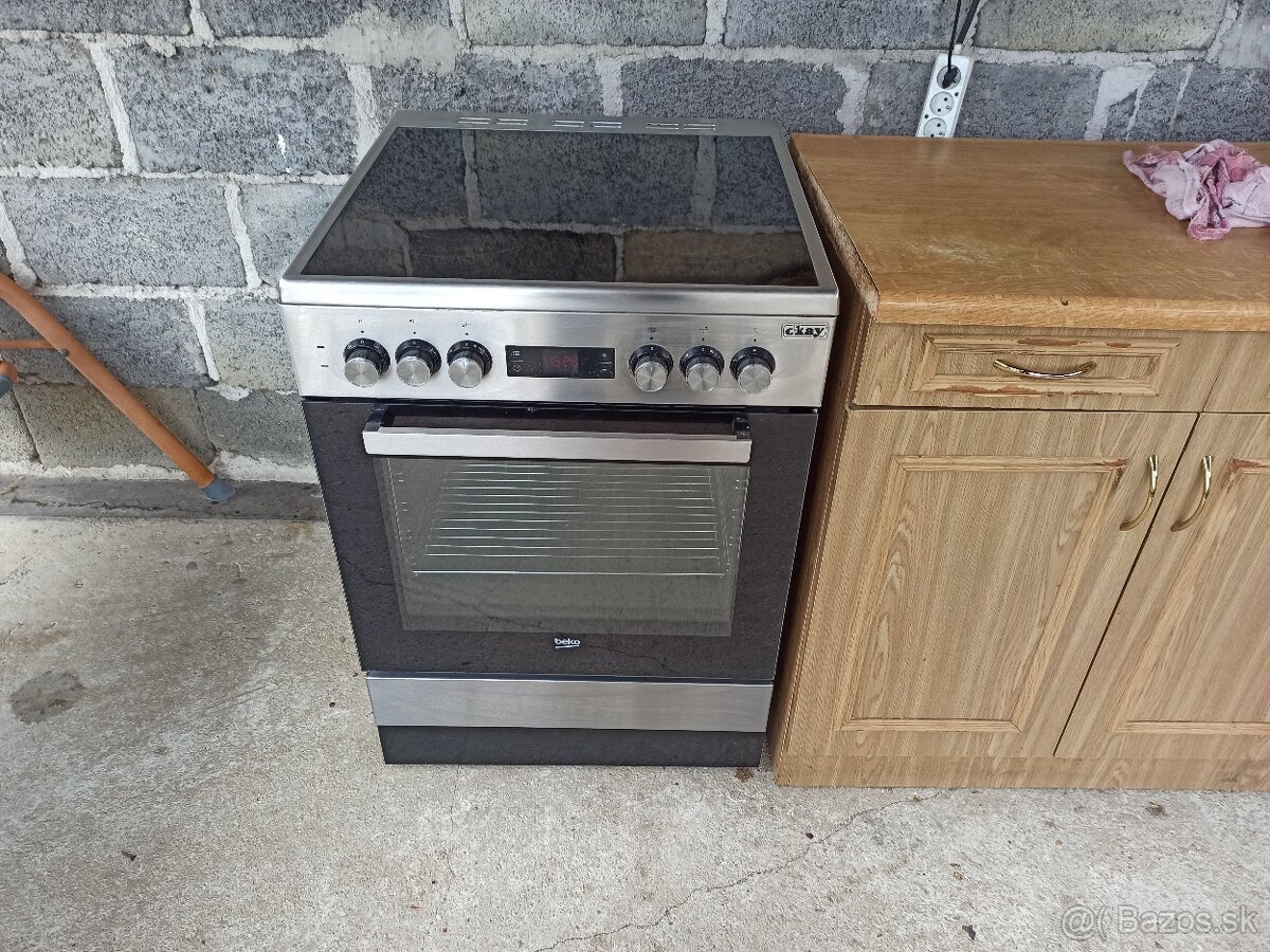 Beko multifukcny elektricky sporak
