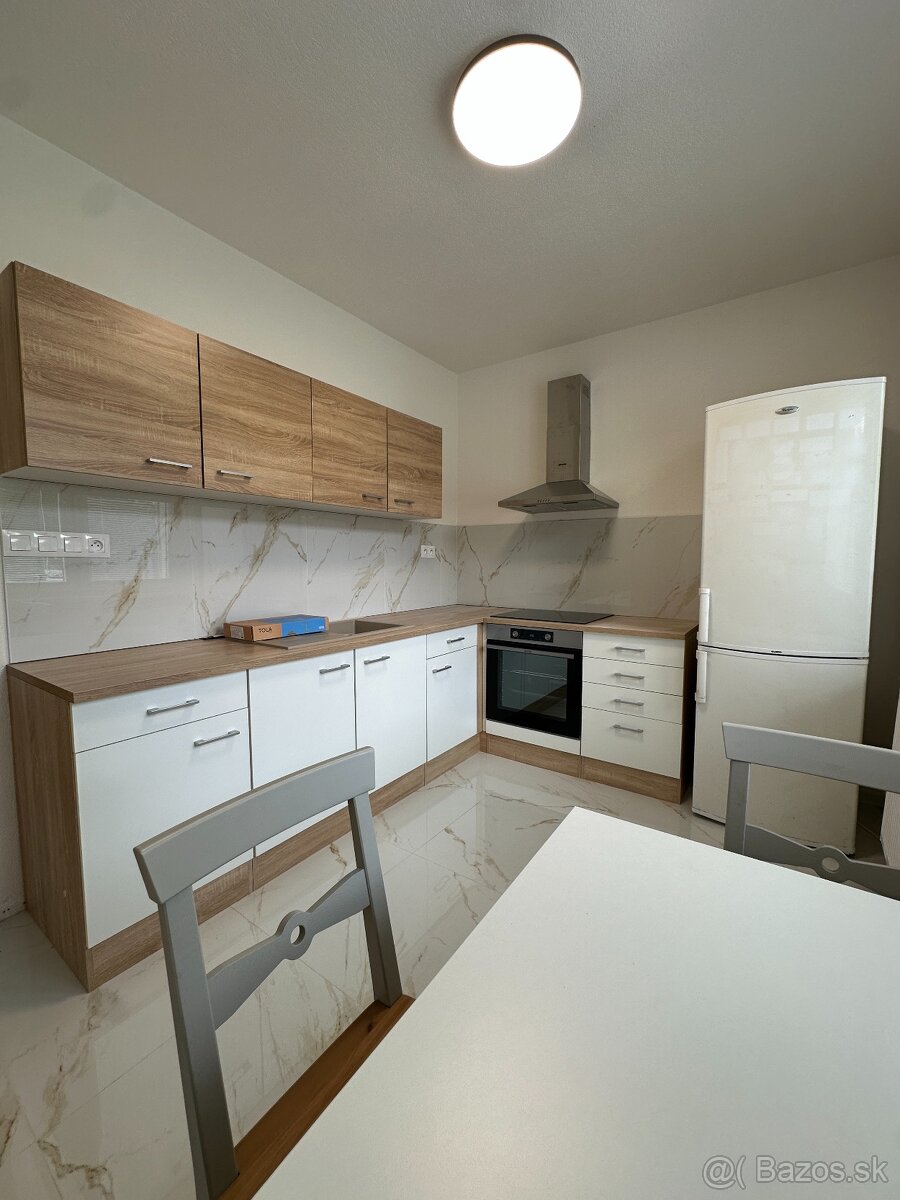 Moderný,prerobený , zariadený 2-izb.byt ihneď voľný