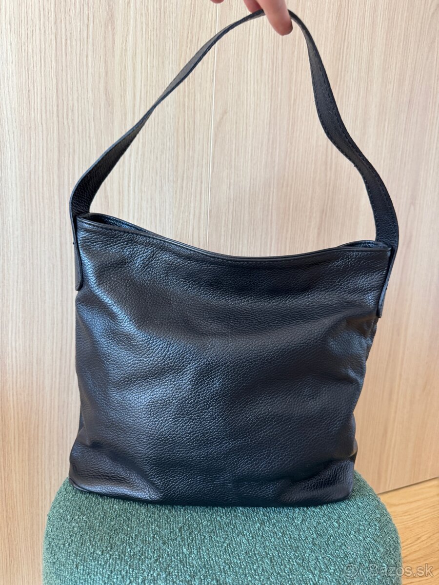 Minimalist leather tote bag black