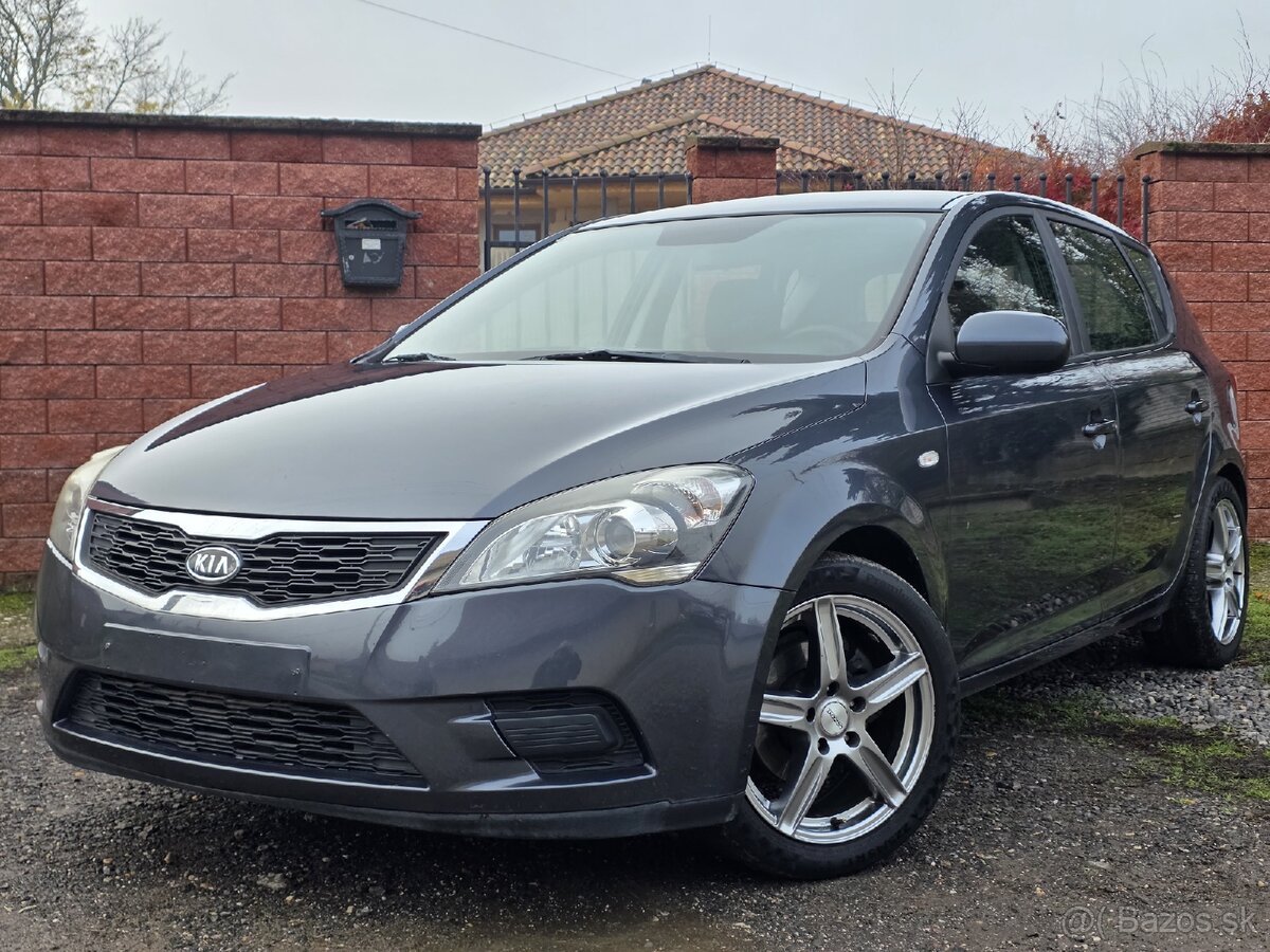 Kia Ceed 1.4 CVVT / Facelift 2011 / 172 tisíc KM / Nová STK
