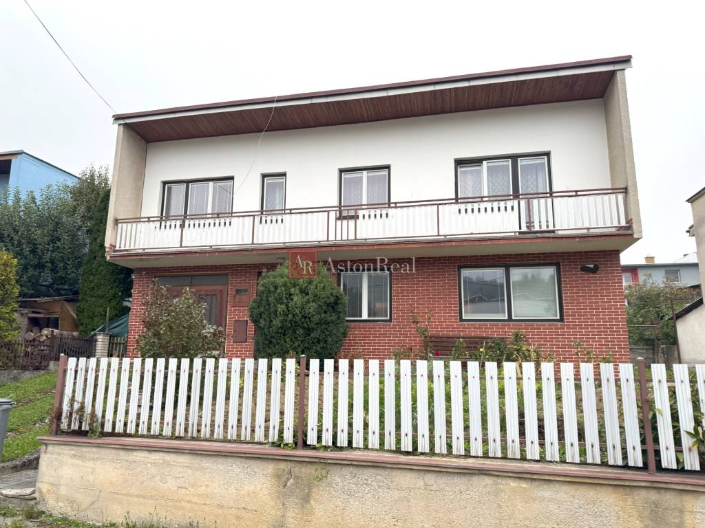 Na predaj tehlový RODINNÝ DOM v meste Tvrdošín, 574 m2