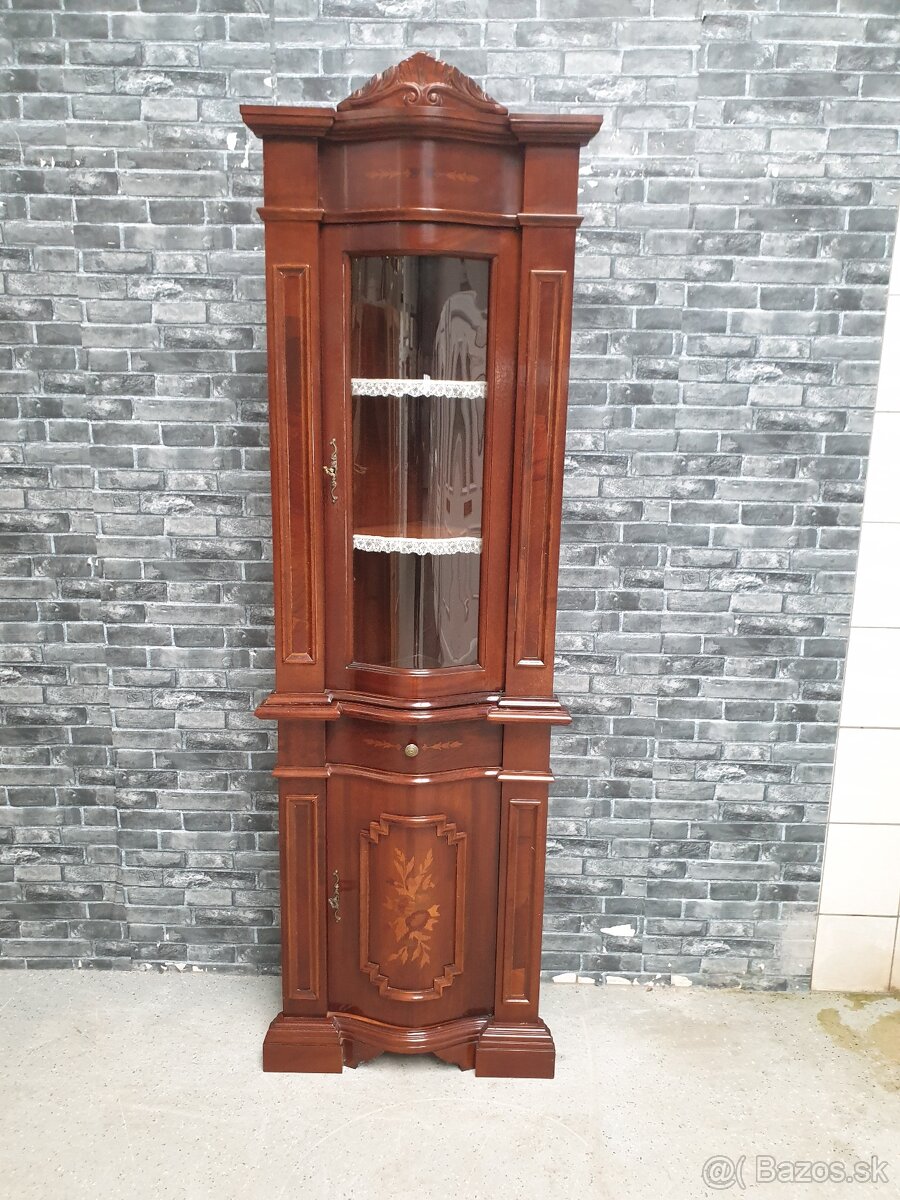 Taliansky nabytok vytrina