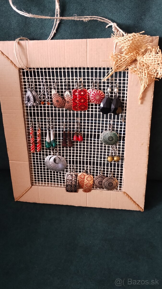 Náušnice, náramky, hidinky