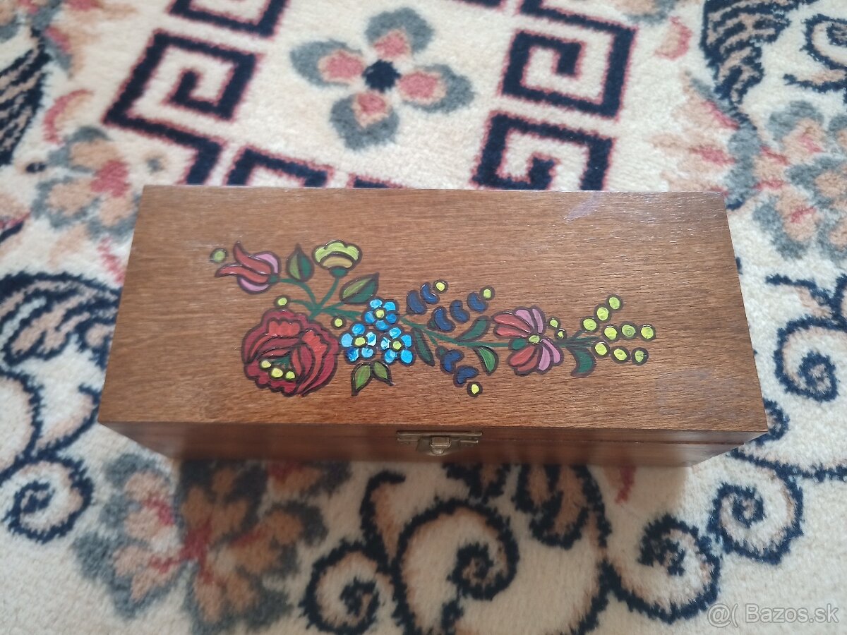 Predám malú drevenú bedničku