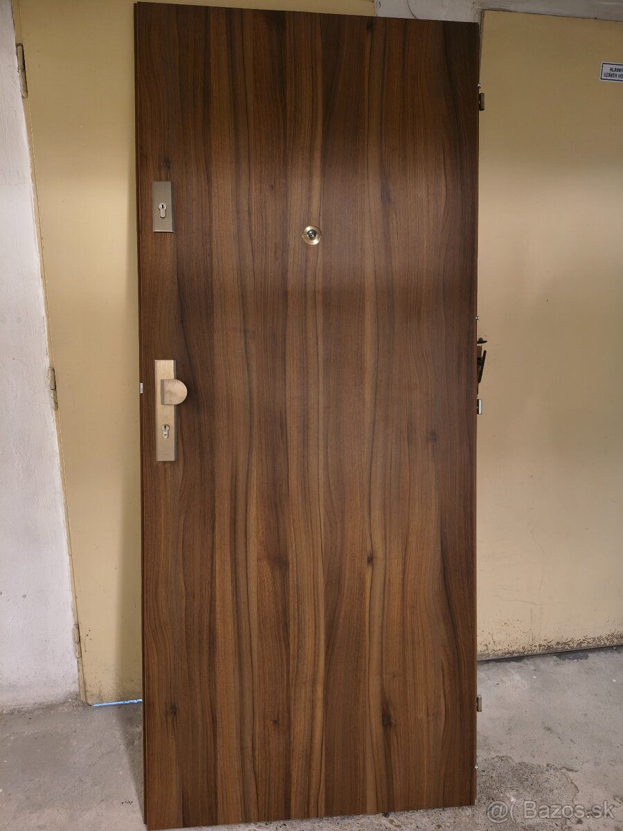 Vchodové dvere 80 ľavé