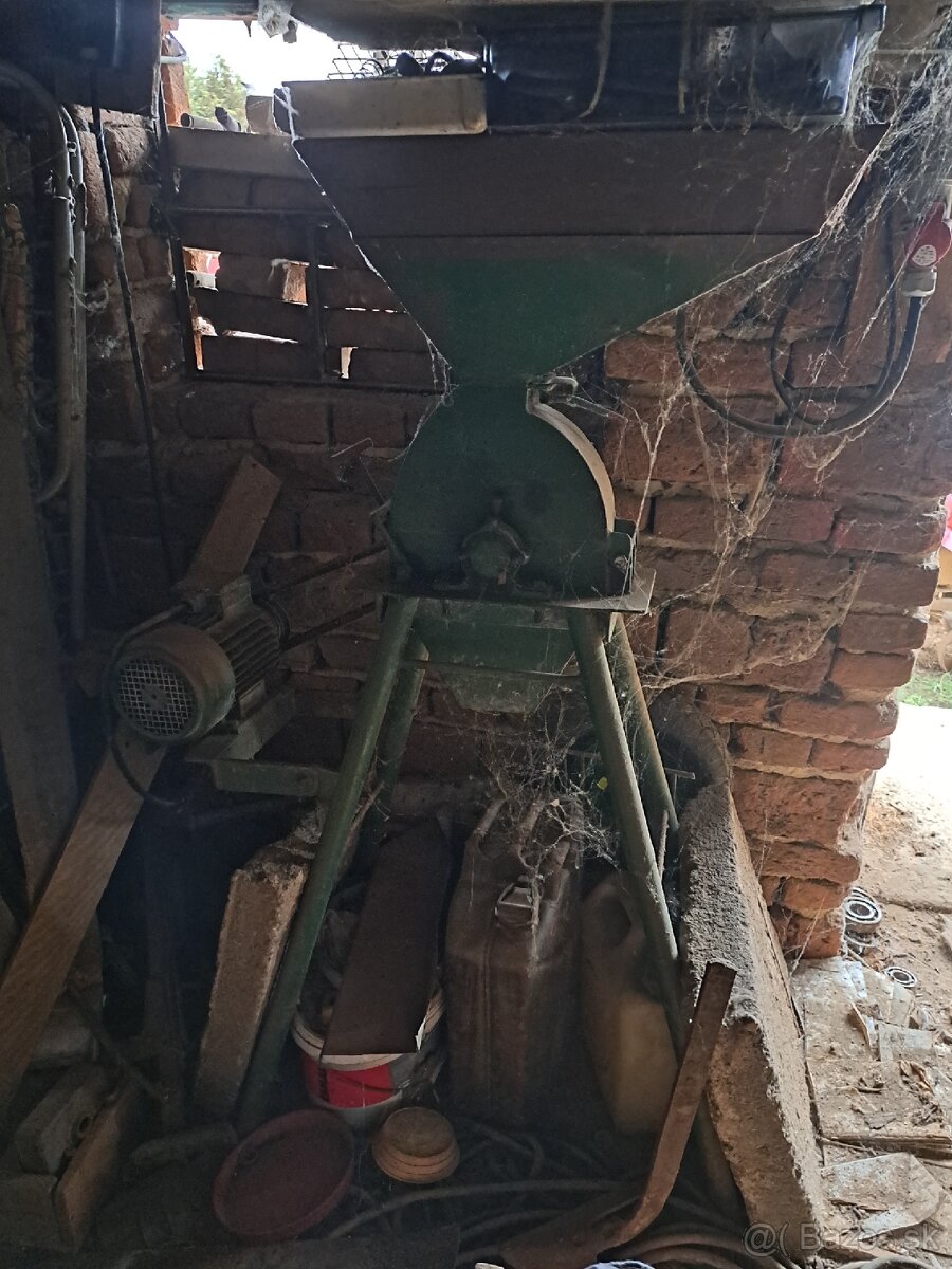 Predám kladivkový šrotovník