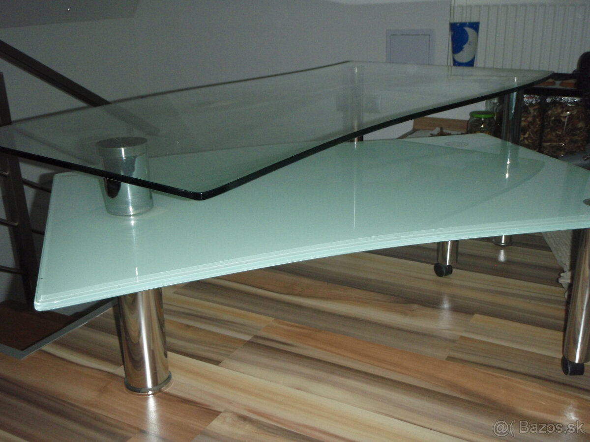 Stôl sklenený.