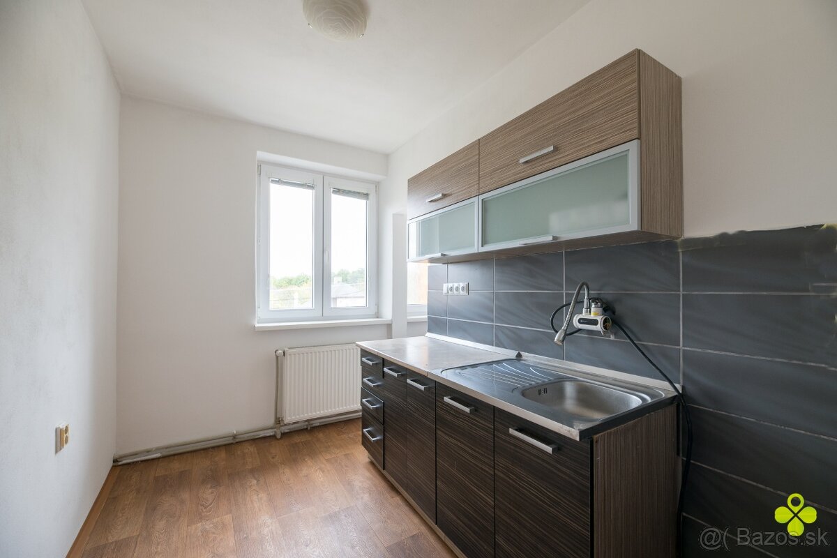Pekný 4 izbový byt Sebedražie lodžia vlastné kúrenie