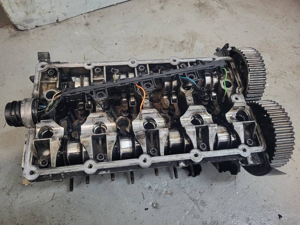 Predam komplet hlavu z buracky 2.0tdi 16v