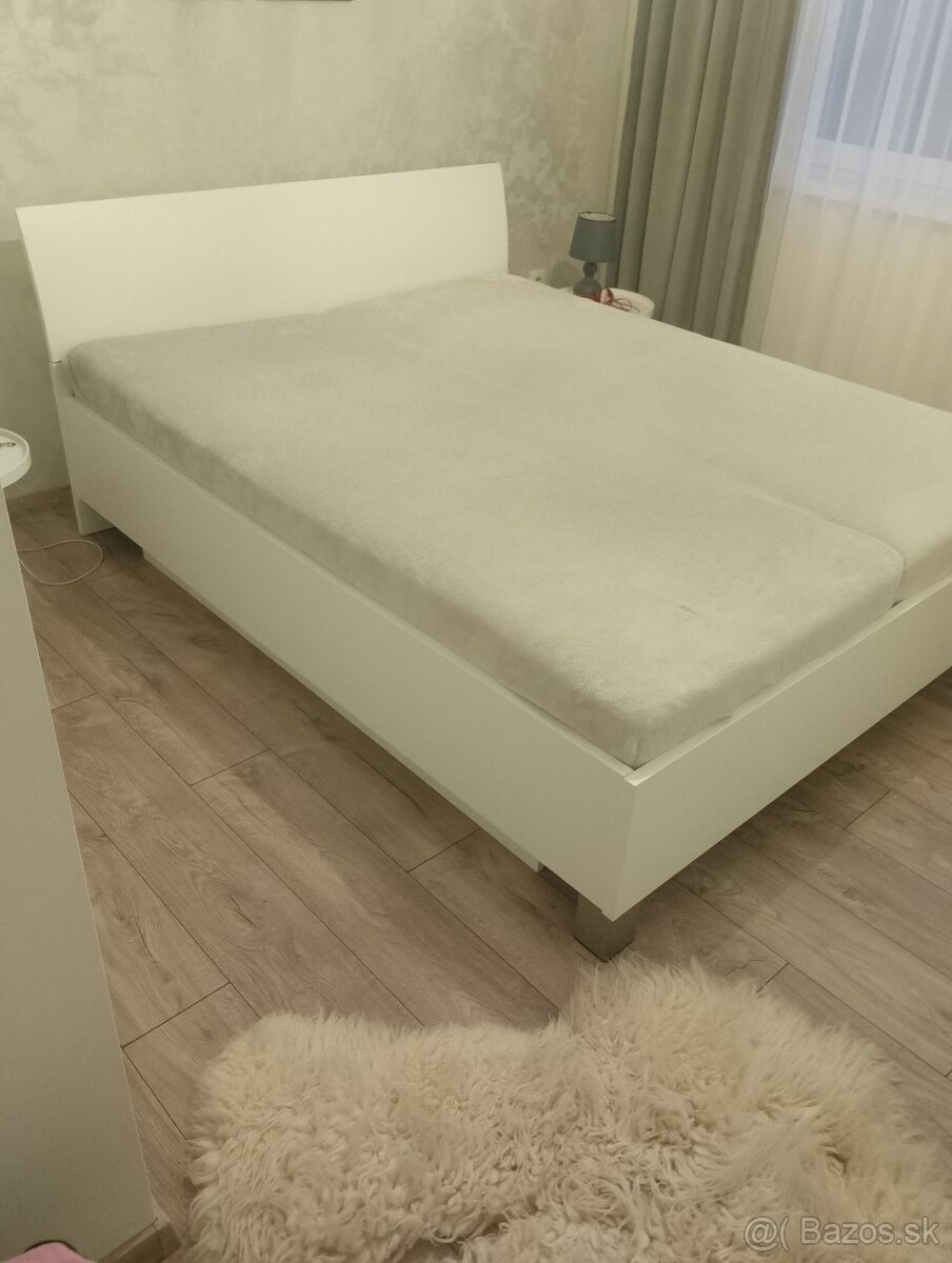 Posteľ