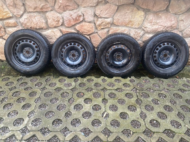 Predám 215/60 R16 4x zimnú sadu plech. diskov